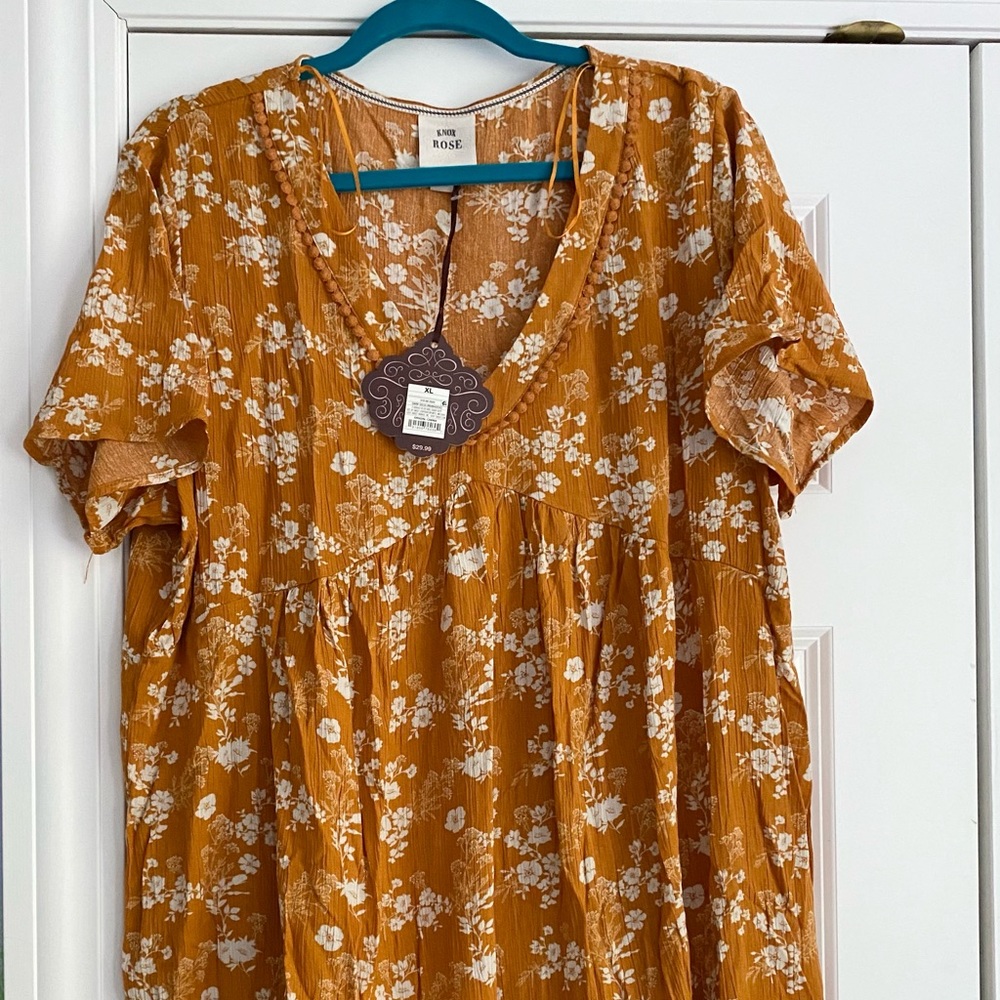 BNWT!! 🌹 Knox Rose Mustard Tunic 💛